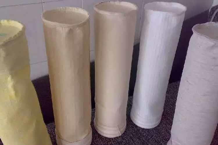 耐腐蚀集尘布袋是一种耐高温、耐腐蚀、耐酸碱、耐折耐磨的复合型产品